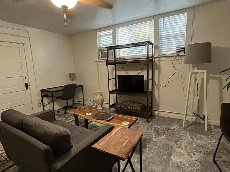 856 E Carter St #5 — Photo 4