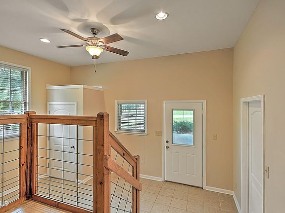 4th image of 16008 Chantilly Way