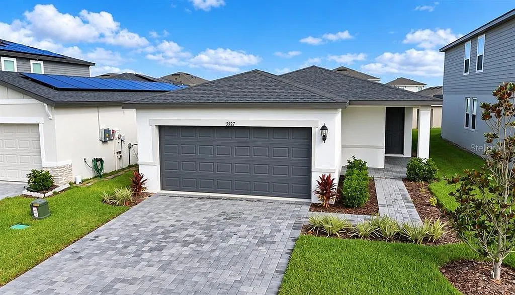 4 bed, 2.0 bath, 1607 sqft, $2,000 — Photo 1