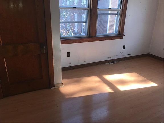 5th image of 3129 California Ave