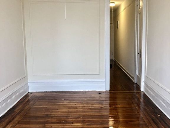 4th image of 2539 44th St APT 25