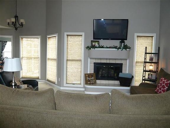 2nd image of 2503 Woodlawn Dr