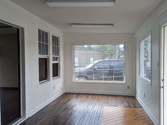 4th image of 5505 Groom Rd