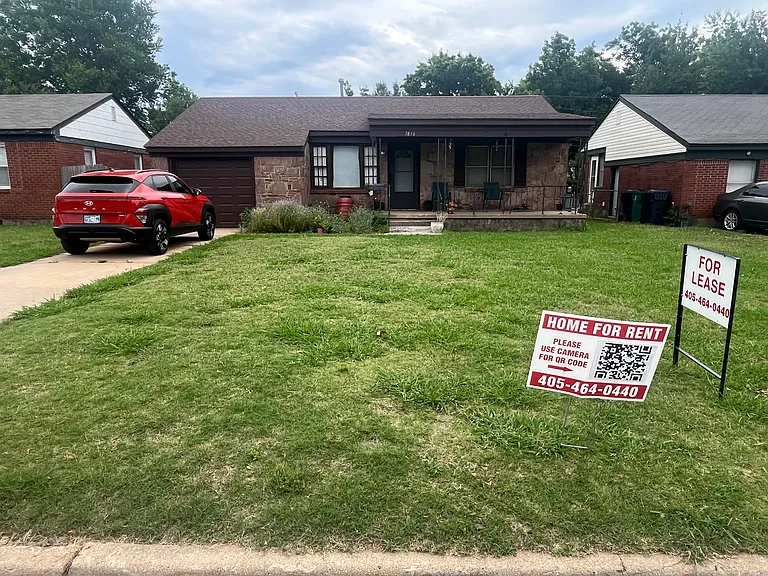 3816 N Drexel Blvd — Photo 3