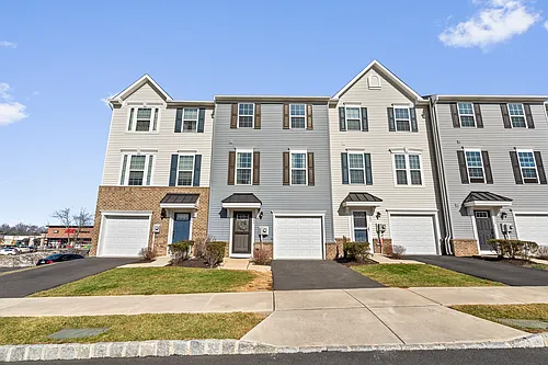 204 Station Dr Photo 1