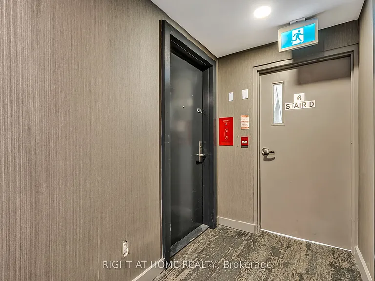 650 King St W #605 — Photo 7
