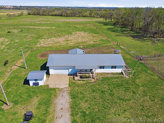 2nd image of 439092 E 40th Rd