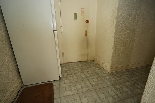 Rented by Norman Raindel, LREB | media 4