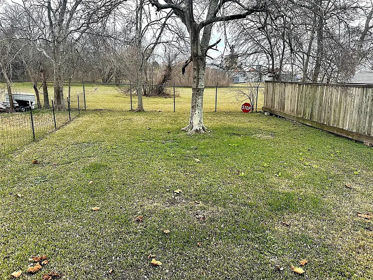 1005 Avenue E 1/2 — Photo 24