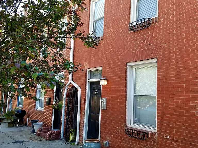408 S Washington St — Photo 1