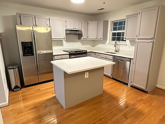 4th image of 3220 Scarlet Oak Ter