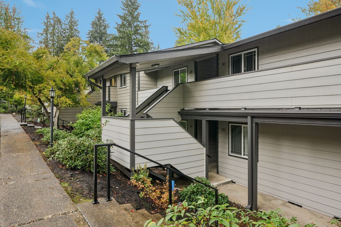 SW Courtside Dr-S0310-024.jpg