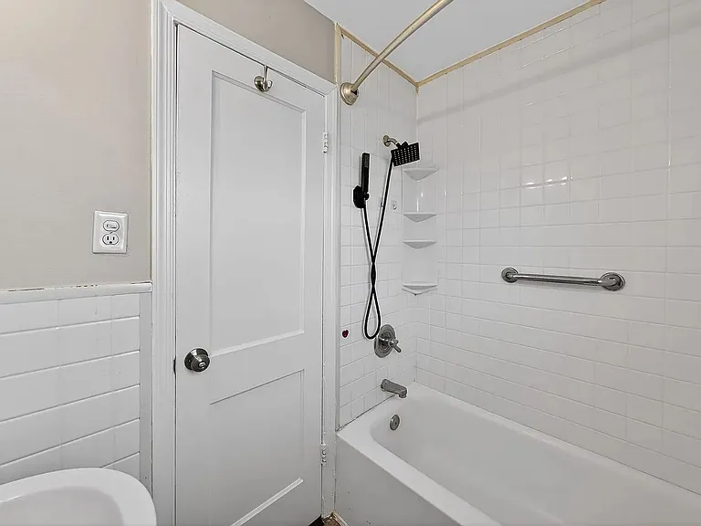 1105 Carrington Ave — Photo 11