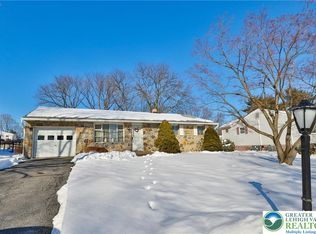 1360 Stonewood Dr, Bethlehem, PA 18017