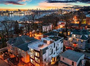 8 Casta Ln, Edgewater, NJ 07020