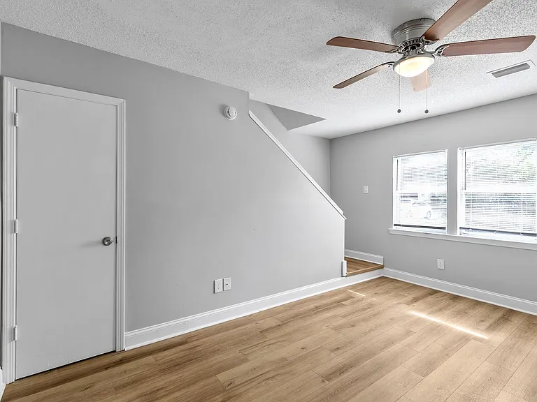 Bellview Apartments — Photo 23