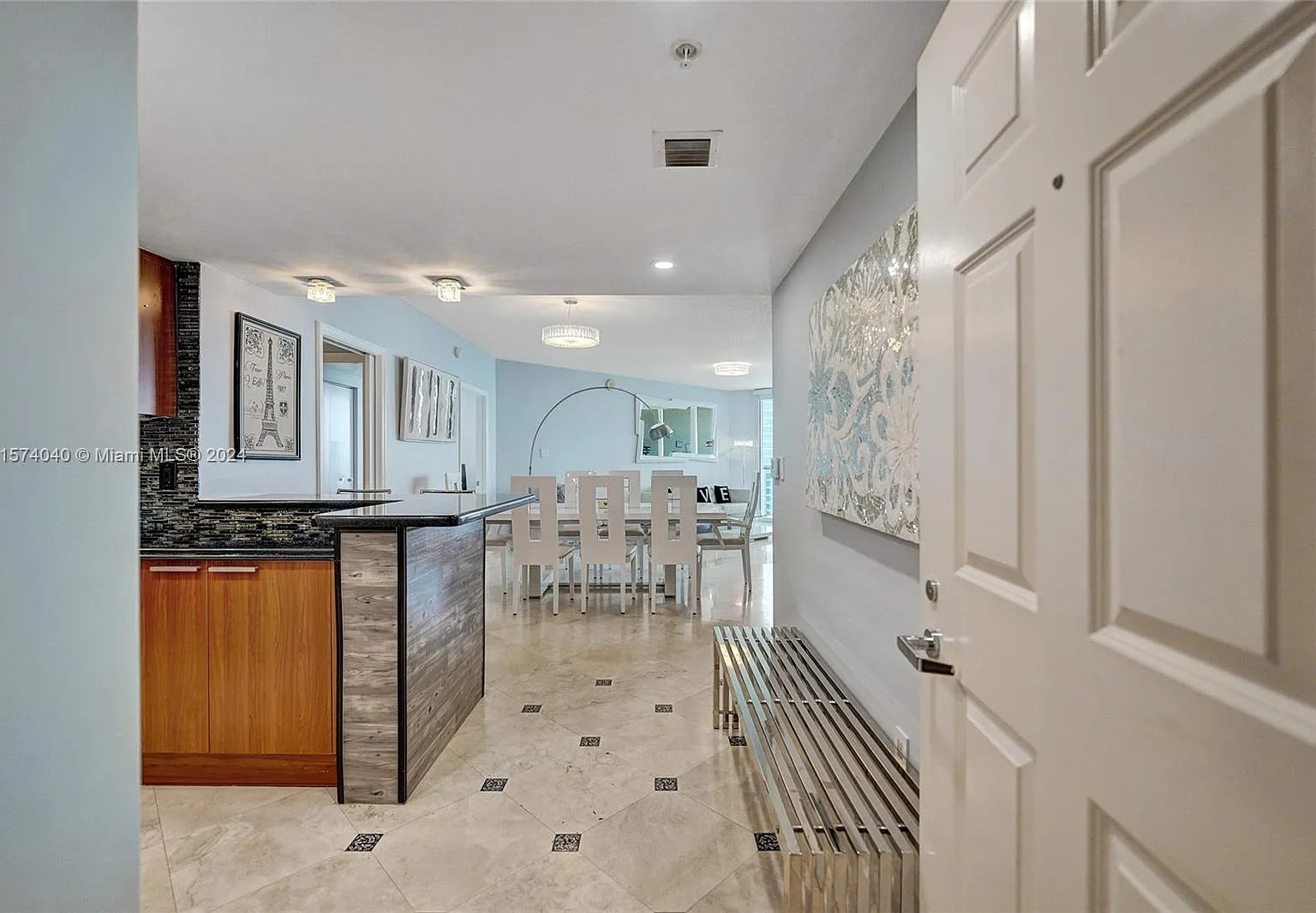 La Perla Condo — Photo 3