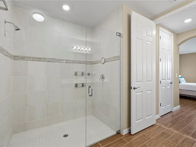 14644 Edgewater Cir — Photo 17