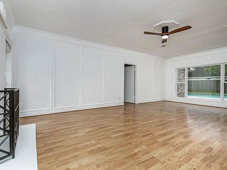 2287 Woodland Springs St — Photo 9