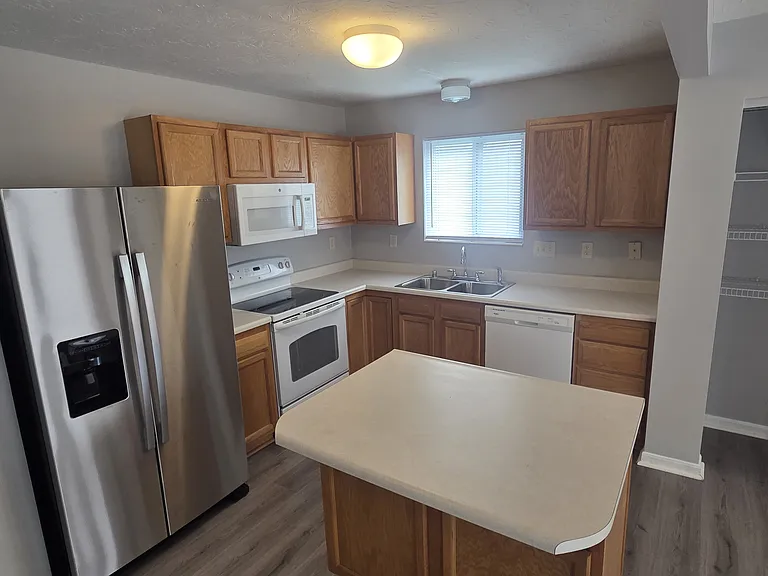 Fully-equipped kitchen with island and pantry