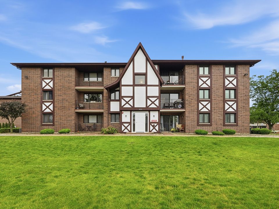 1st image of 10521 S Roberts Rd APT 3A