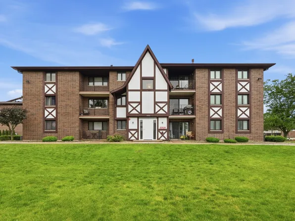 10521 S Roberts Rd APT 3A, Palos Hills, IL 60465