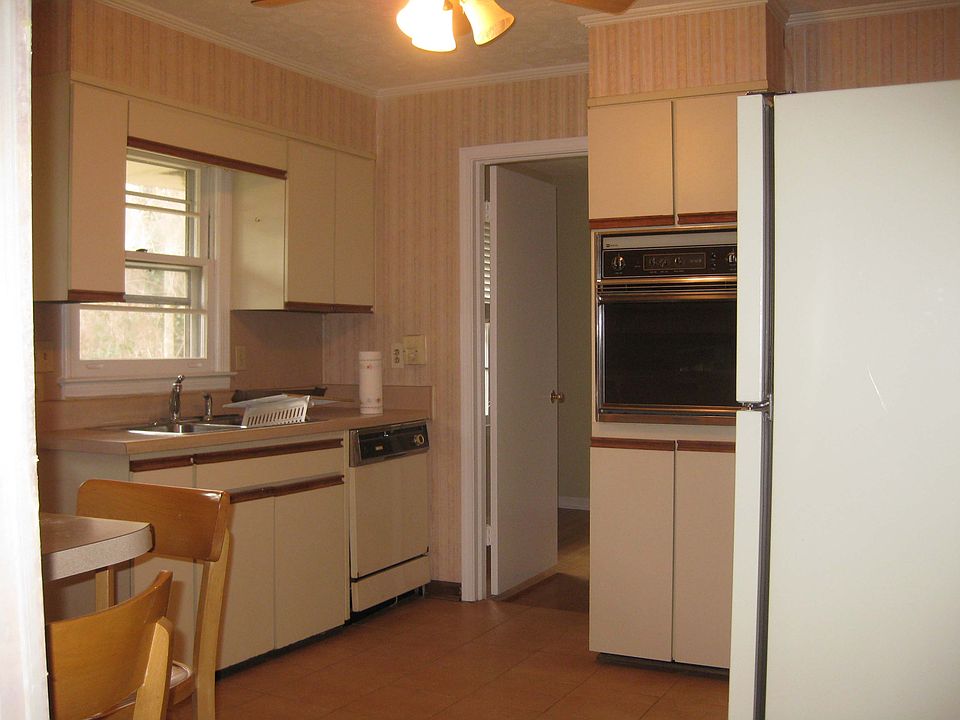 1st image of 3700 Geraldine Ct