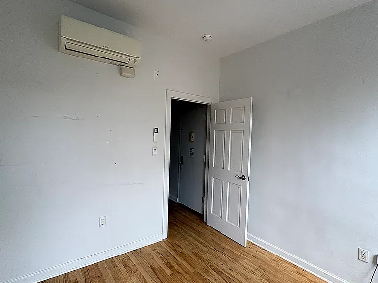 1557 De Kalb Ave #2L — Photo 5