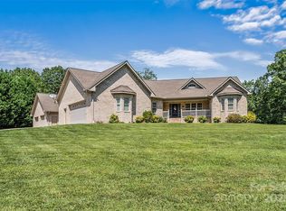 142 Windsor Dr, Taylorsville, NC 28681