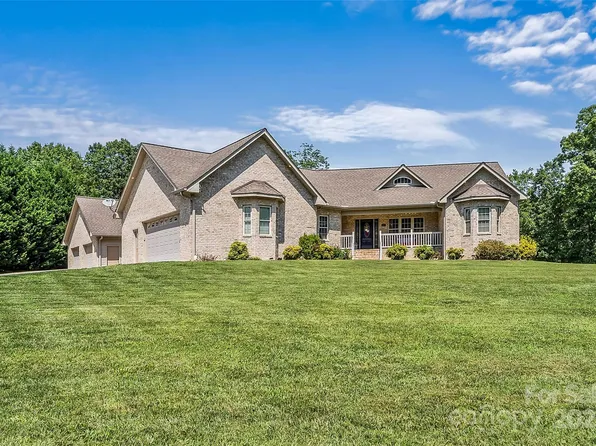 142 Windsor Dr, Taylorsville, NC 28681