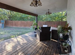 932 S Getty St, Uvalde, TX 78801