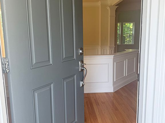 4th image of 293 Sterling Drive #293