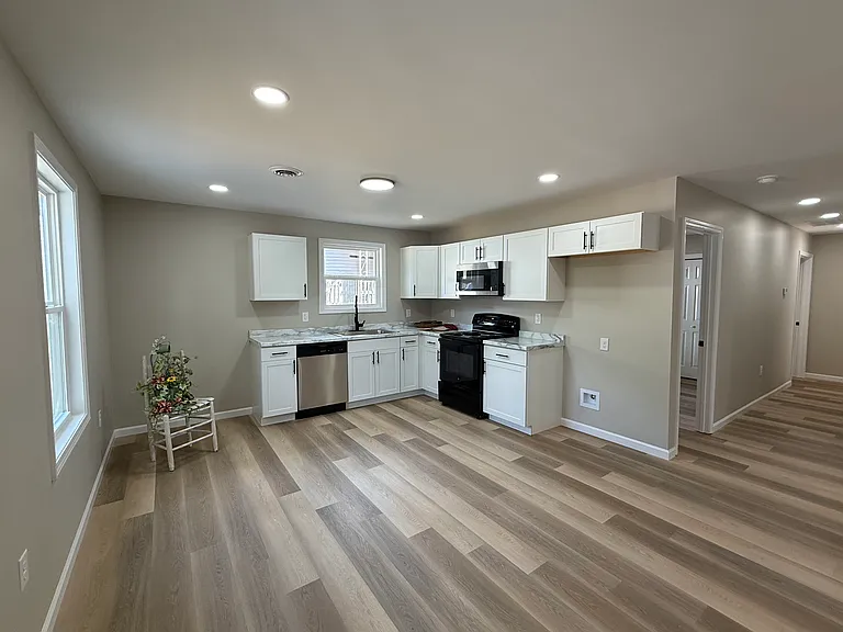 836 Truman St — Photo 6