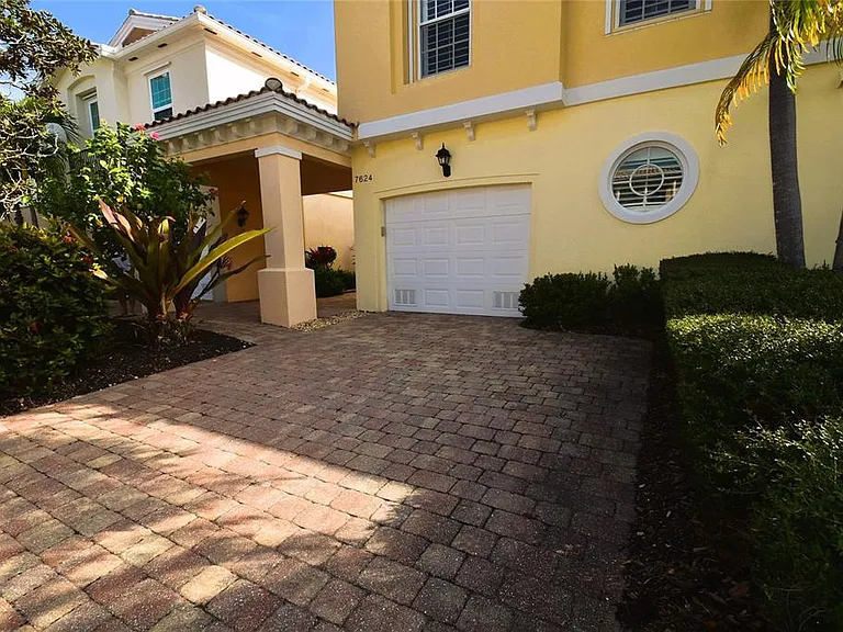 7624 Bergamo Ave #4B — Photo 22