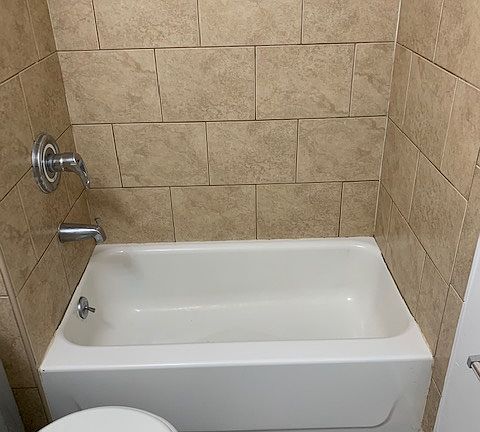 3rd image of 33 Kingsland Ave #1B
