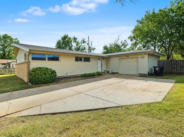 3216 Canterbury Dr, Salina, KS 67401