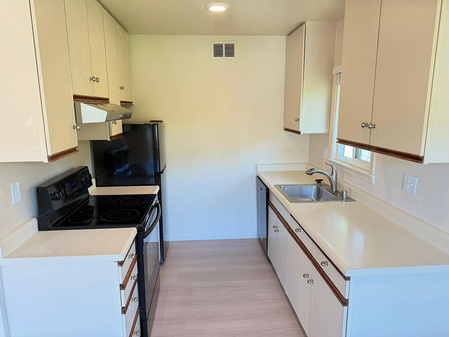 2 bed, 920 sqft, $3,100 — Photo 3