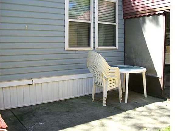 3rd image of 838 Barberry Pl