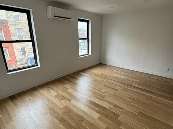 220 Calyer Street image 1 of 6