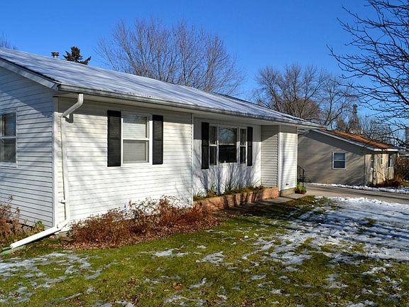 2nd image of 304 Hilltop Dr