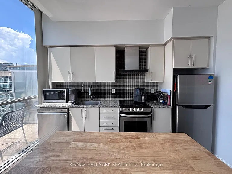 352 Front St W #Penthouse 03 — Photo 11