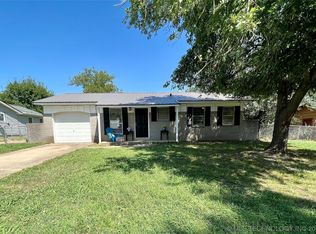 909 Country Club Dr, Hominy, OK 74035