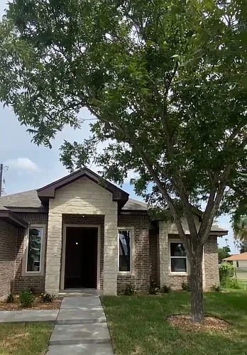 215 Laredo Blvd Photo 1
