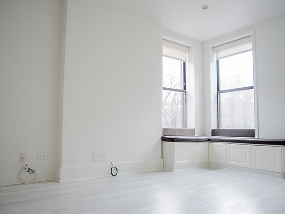 3rd image of 27 Essex St APT 2A