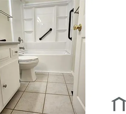 1235 Lovers Ln #A — Photo 12