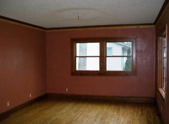 4th image of 2169 Eldridge Ave E