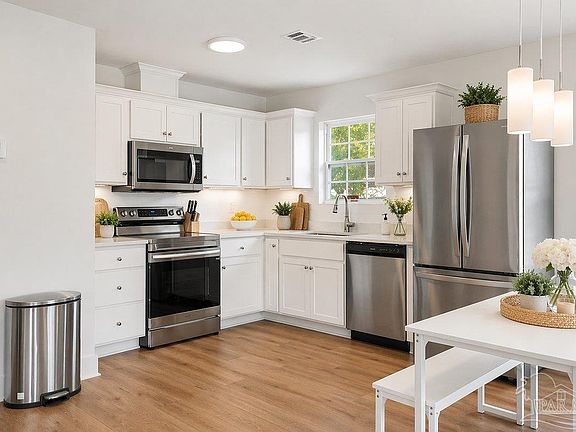 3rd image of 810 Colbert Ave