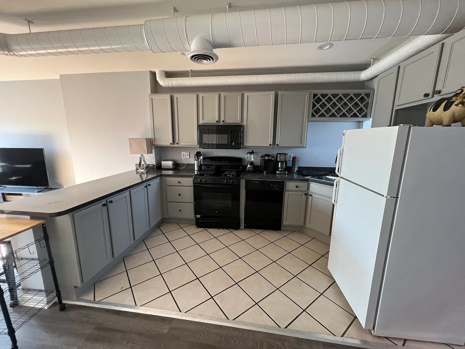 2 bed, 1.5 bath, 1890 sqft, $1,895 — Photo 2