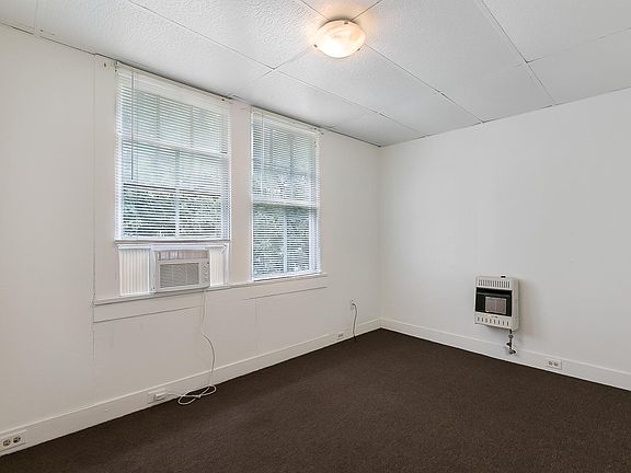 3rd image of 1031 Leontine St #B
