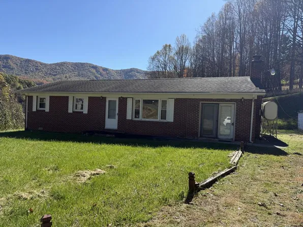 237 Walnut Dr, Cedar Bluff, VA 24609
